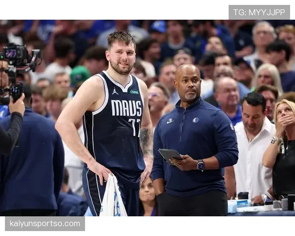 斯托克顿无球跑动串联全队，助攻效率领跑联盟